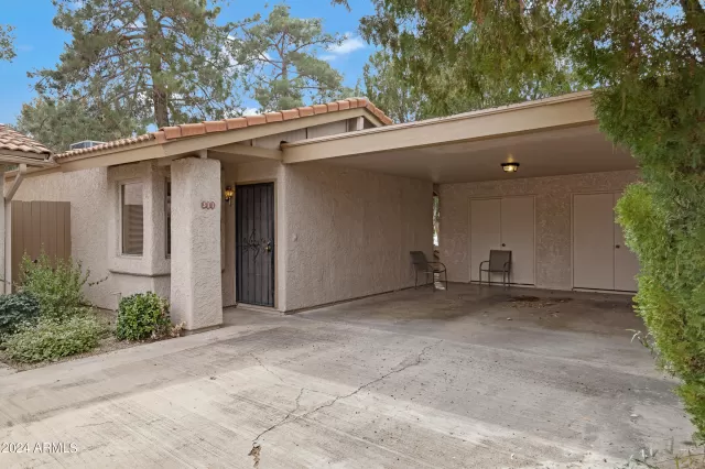 MLS: 6673812 Condo For Sale