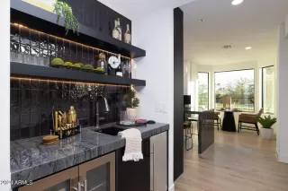 Photo #5: 6673841 Listing