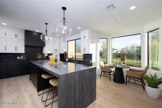 Photo #6: 6673841 Listing