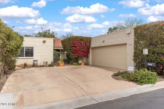 MLS: 6673857 Condo For Sale