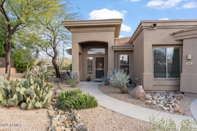 MLS: 6674705 Condo For Sale