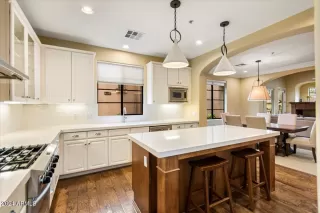 Photo #5: 6674750 Listing