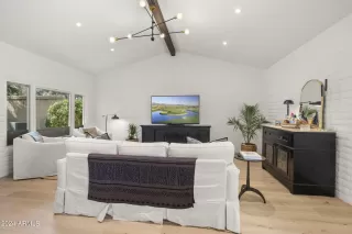 Photo #3: 6675838 Listing 