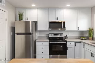 Photo #3: 6676303 Listing