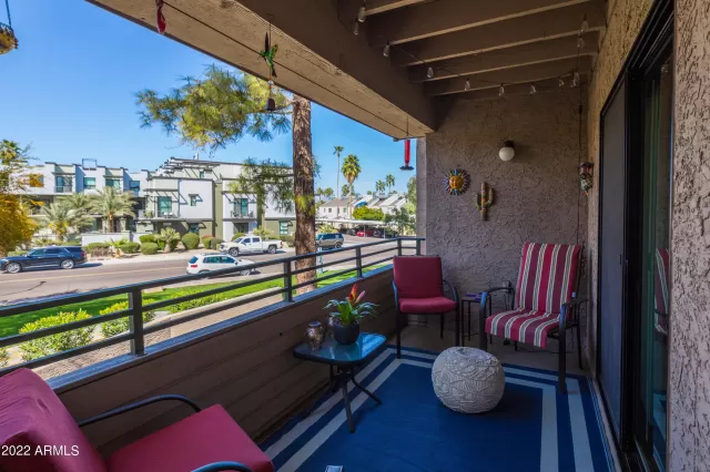 MLS: 6676318 Condo For Sale