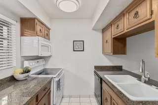 Photo #5: 6676354 Listing