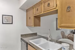 Photo #6: 6676354 Listing