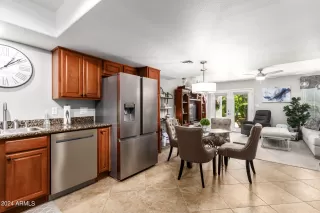 Photo #5: 6676599 Listing