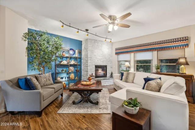 MLS: 6676702 Condo For Sale