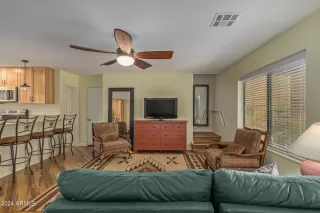 Photo #6: 6676943 Listing