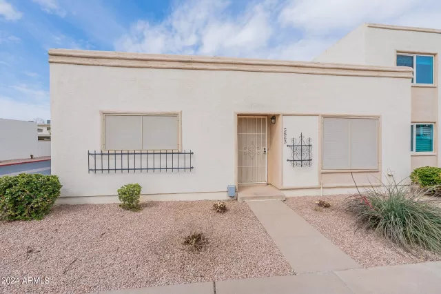 MLS: 6677192 Condo For Sale