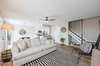 Photo #6: 6677881 Listing