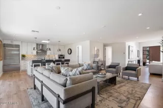 Photo #5: 6677896 Listing