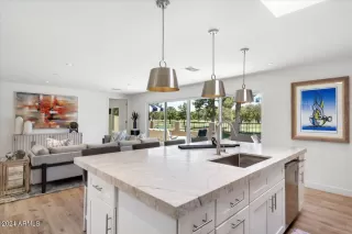 Photo #6: 6677896 Listing