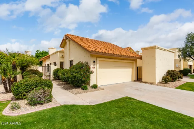 MLS: 6677951 Condo For Sale