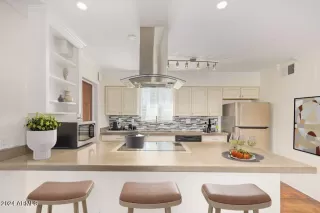 Photo #2: 6678100 Listing