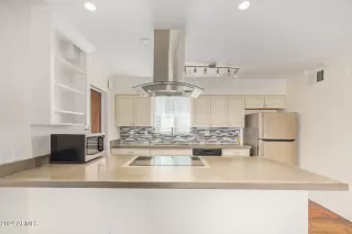 Photo #3: 6678100 Listing