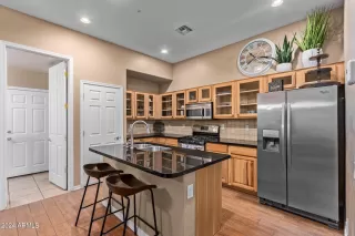 Photo #3: 6678889 Listing