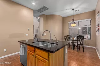 Photo #4: 6678889 Listing