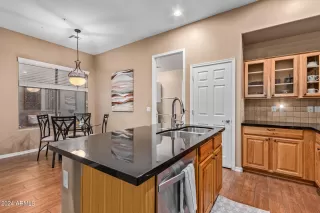 Photo #5: 6678889 Listing