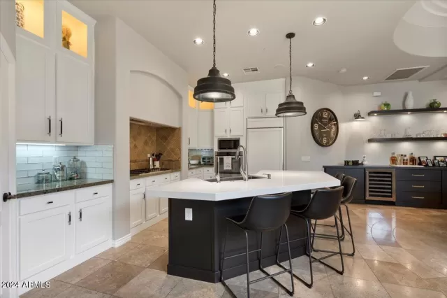 MLS: 6679114 Condo For Sale