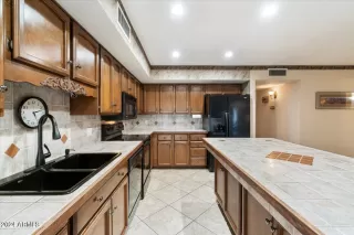 Photo #3: 6679270 Listing