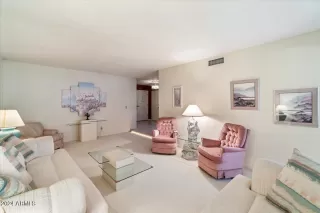 Photo #4: 6679270 Listing