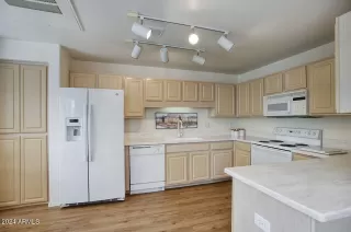 Photo #4: 6679942 Listing