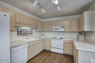 Photo #5: 6679942 Listing