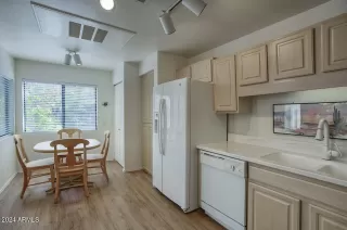 Photo #6: 6679942 Listing