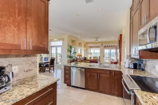 Photo #2: 6679986 Listing
