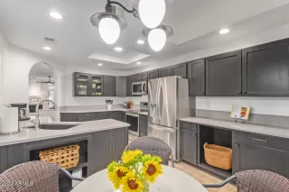 Photo #5: 6680247 Listing