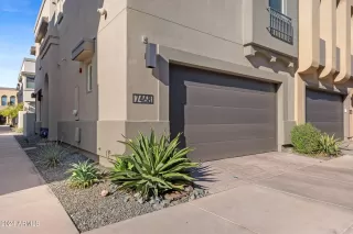 Photo #2: 6680317 Listing