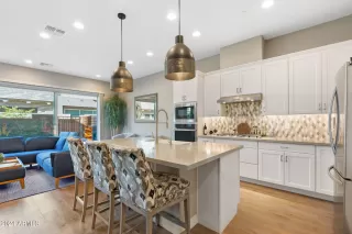 Photo #5: 6680317 Listing