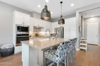 Photo #6: 6680317 Listing