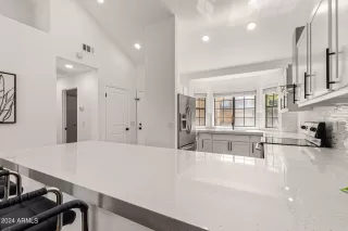 Photo #4: 6680683 Listing