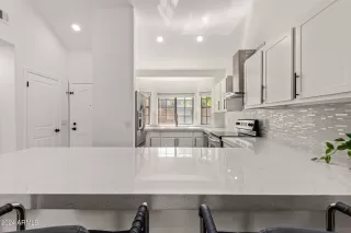 Photo #5: 6680683 Listing