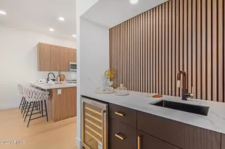 Photo #4: 6680691 Listing