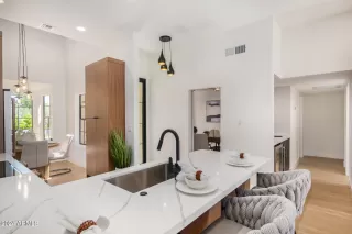 Photo #6: 6680691 Listing