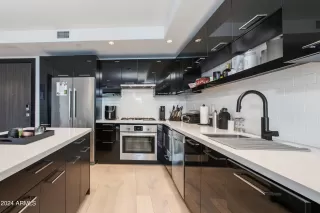 Photo #6: 6680859 Listing