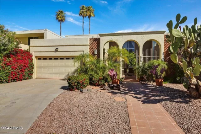 MLS: 6681294 Condo For Sale