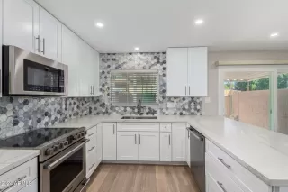 Photo #5: 6681361 Listing