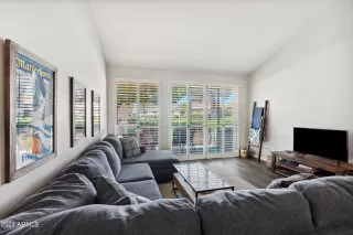 Photo #2: 6681418 Listing