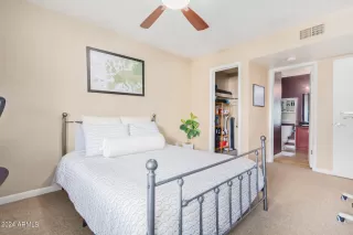 Photo #5: 6681613 Listing