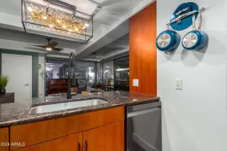 Photo #6: 6682195 Listing