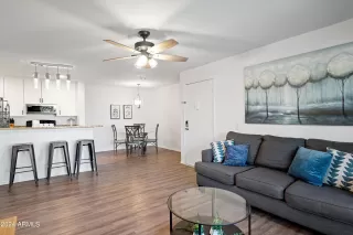 Photo #4: 6682292 Listing