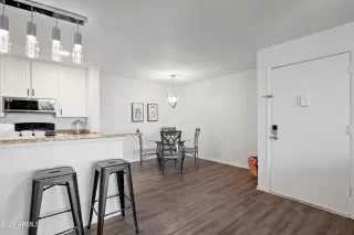 Photo #5: 6682292 Listing