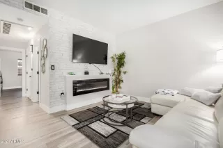 Photo #2: 6682549 Listing