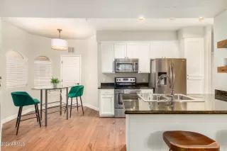 Photo #2: 6682801 Listing 