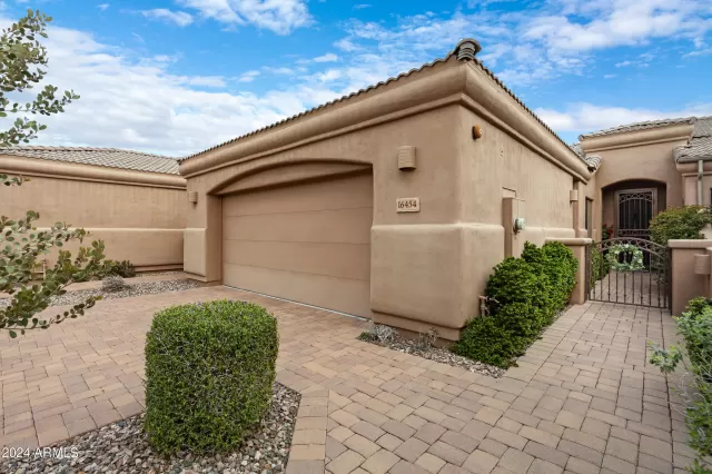 MLS: 6682927 Condo For Sale